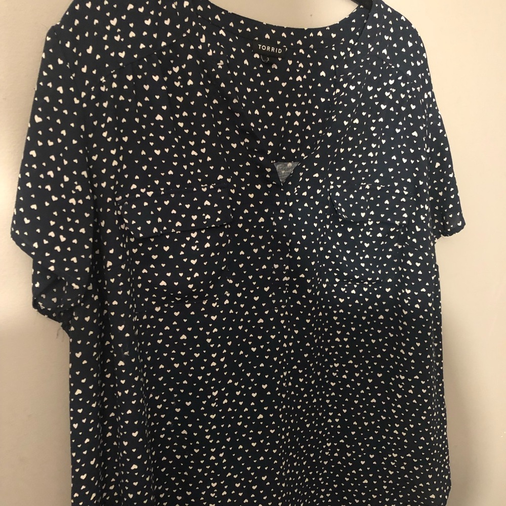 Torrid - Navy with white hearts mixed media top Sz 2